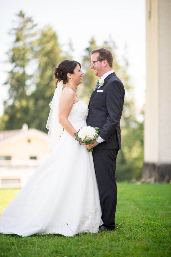 Hochzeitsfotograf Nidwalden Hochzeit in Ennetmoos (Kanton Nidwalden) in der Zentralschweiz mit Hochzeitsfeier im Hotel Bellevue in Engelberg und Helikopterflug für Brautpaar