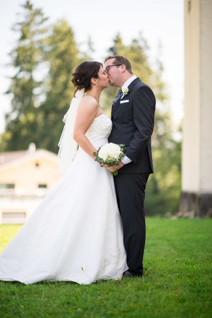 Hochzeitsfotograf Nidwalden Hochzeit in Ennetmoos (Kanton Nidwalden) in der Zentralschweiz mit Hochzeitsfeier im Hotel Bellevue in Engelberg und Helikopterflug für Brautpaar