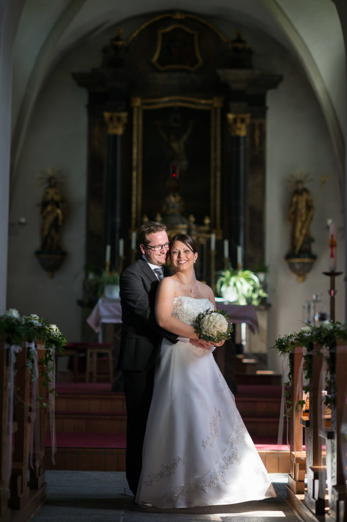 Hochzeitsfotograf Nidwalden Hochzeit in Ennetmoos (Kanton Nidwalden) in der Zentralschweiz mit Hochzeitsfeier im Hotel Bellevue in Engelberg und Helikopterflug für Brautpaar