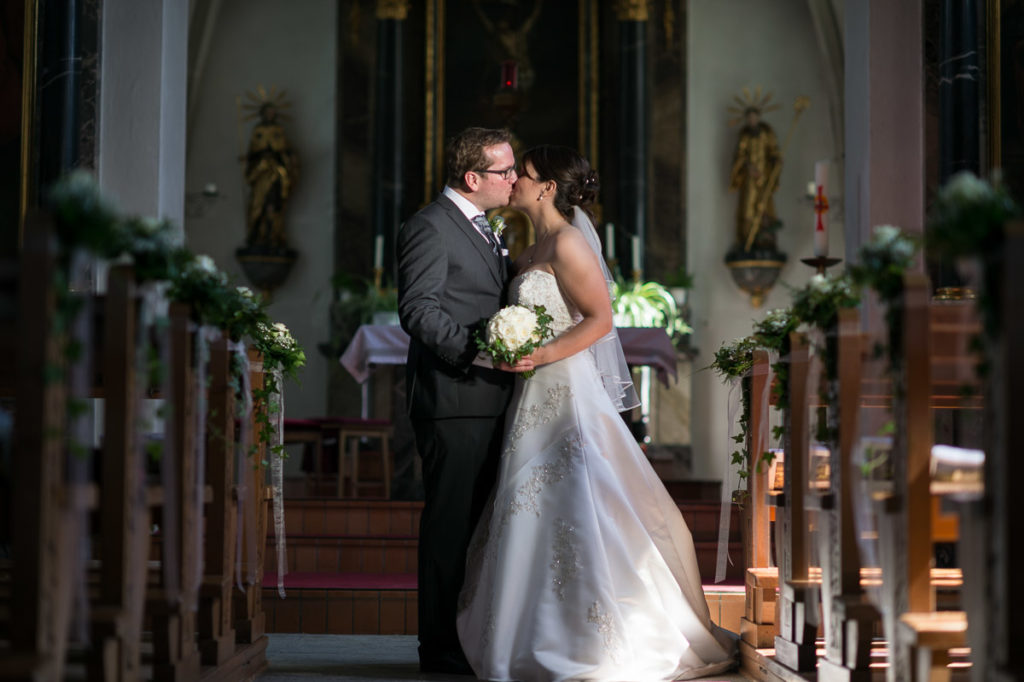 Hochzeitsfotograf Nidwalden Hochzeit in Ennetmoos (Kanton Nidwalden) in der Zentralschweiz mit Hochzeitsfeier im Hotel Bellevue in Engelberg und Helikopterflug für Brautpaar