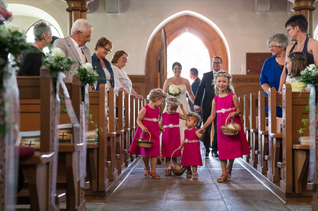 Hochzeitsfotograf Nidwalden Hochzeit in Ennetmoos (Kanton Nidwalden) in der Zentralschweiz mit Hochzeitsfeier im Hotel Bellevue in Engelberg und Helikopterflug für Brautpaar