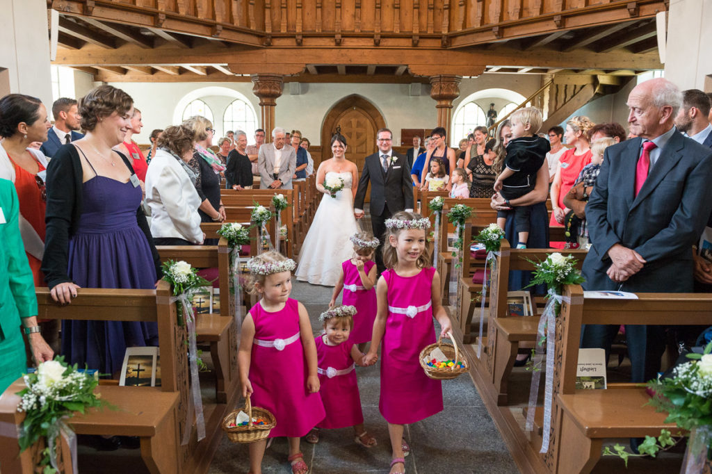 Hochzeitsfotograf Nidwalden Hochzeit in Ennetmoos (Kanton Nidwalden) in der Zentralschweiz mit Hochzeitsfeier im Hotel Bellevue in Engelberg und Helikopterflug für Brautpaar