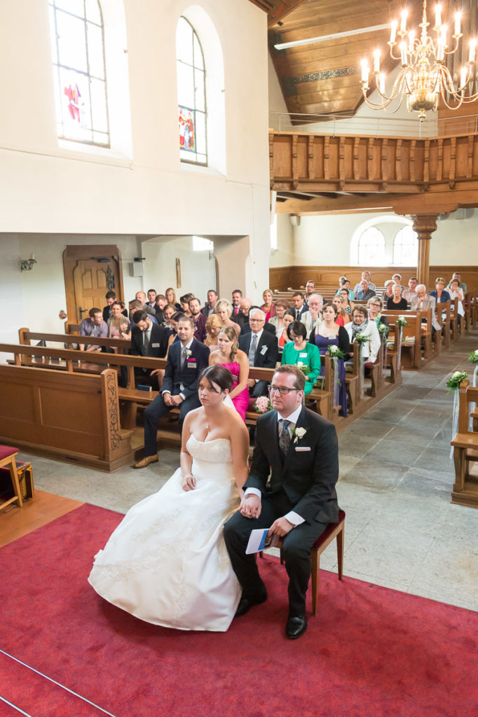 Hochzeitsfotograf Nidwalden Hochzeit in Ennetmoos (Kanton Nidwalden) in der Zentralschweiz mit Hochzeitsfeier im Hotel Bellevue in Engelberg und Helikopterflug für Brautpaar