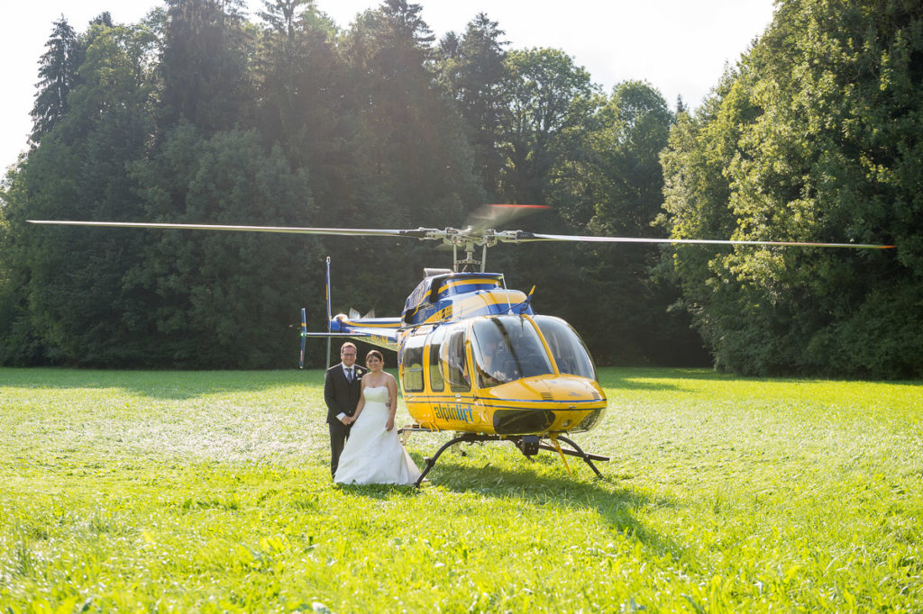 Hochzeitsfotograf Nidwalden Hochzeit in Ennetmoos (Kanton Nidwalden) in der Zentralschweiz mit Hochzeitsfeier im Hotel Bellevue in Engelberg und Helikopterflug für Brautpaar