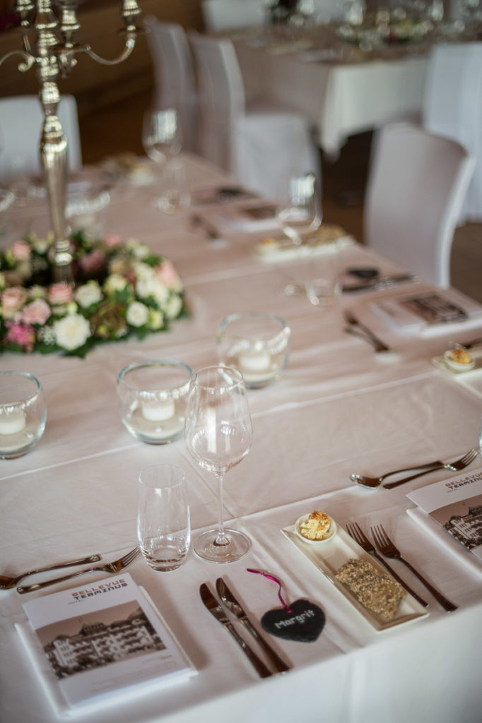 Hochzeitsfotograf Nidwalden Hochzeit in Ennetmoos (Kanton Nidwalden) in der Zentralschweiz mit Hochzeitsfeier im Hotel Bellevue in Engelberg und Helikopterflug für Brautpaar