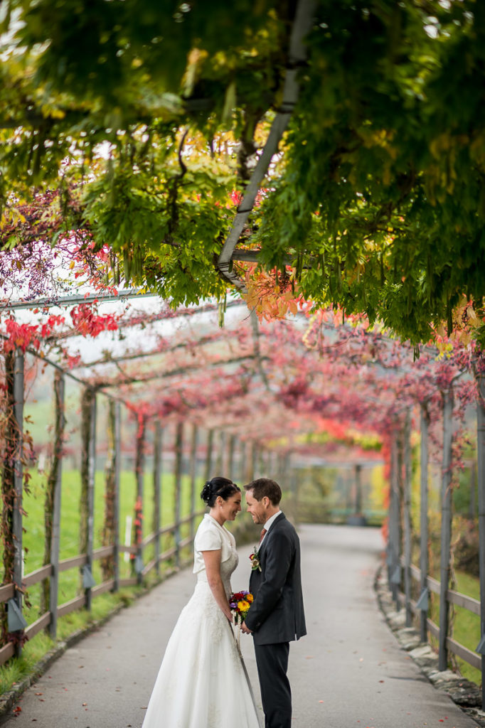 Heiraten auf dem Landenberg Fotoshooting mit einem Brautpaar im Flüeli Ranft und einer Hochzeit im Landenberg - Hochzeitsfotograf Obwalden in Sarnen