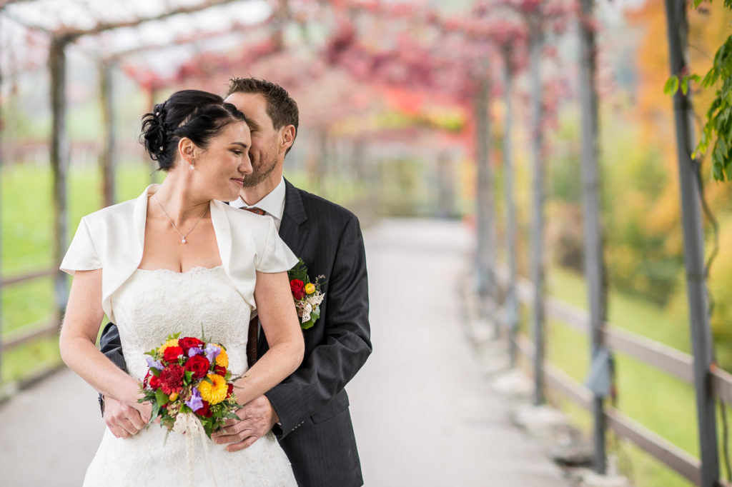 Heiraten auf dem Landenberg Fotoshooting mit einem Brautpaar im Flüeli Ranft und einer Hochzeit im Landenberg - Hochzeitsfotograf Obwalden in Sarnen