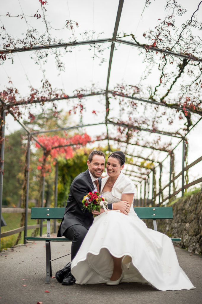 Heiraten auf dem Landenberg Fotoshooting mit einem Brautpaar im Flüeli Ranft und einer Hochzeit im Landenberg - Hochzeitsfotograf Obwalden in Sarnen