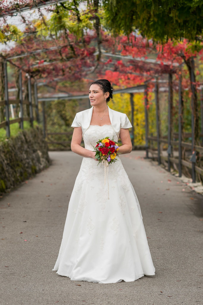 Heiraten auf dem Landenberg Fotoshooting mit einem Brautpaar im Flüeli Ranft und einer Hochzeit im Landenberg - Hochzeitsfotograf Obwalden in Sarnen