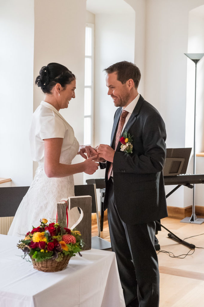 Heiraten auf dem Landenberg Fotoshooting mit einem Brautpaar im Flüeli Ranft und einer Hochzeit im Landenberg - Hochzeitsfotograf Obwalden in Sarnen
