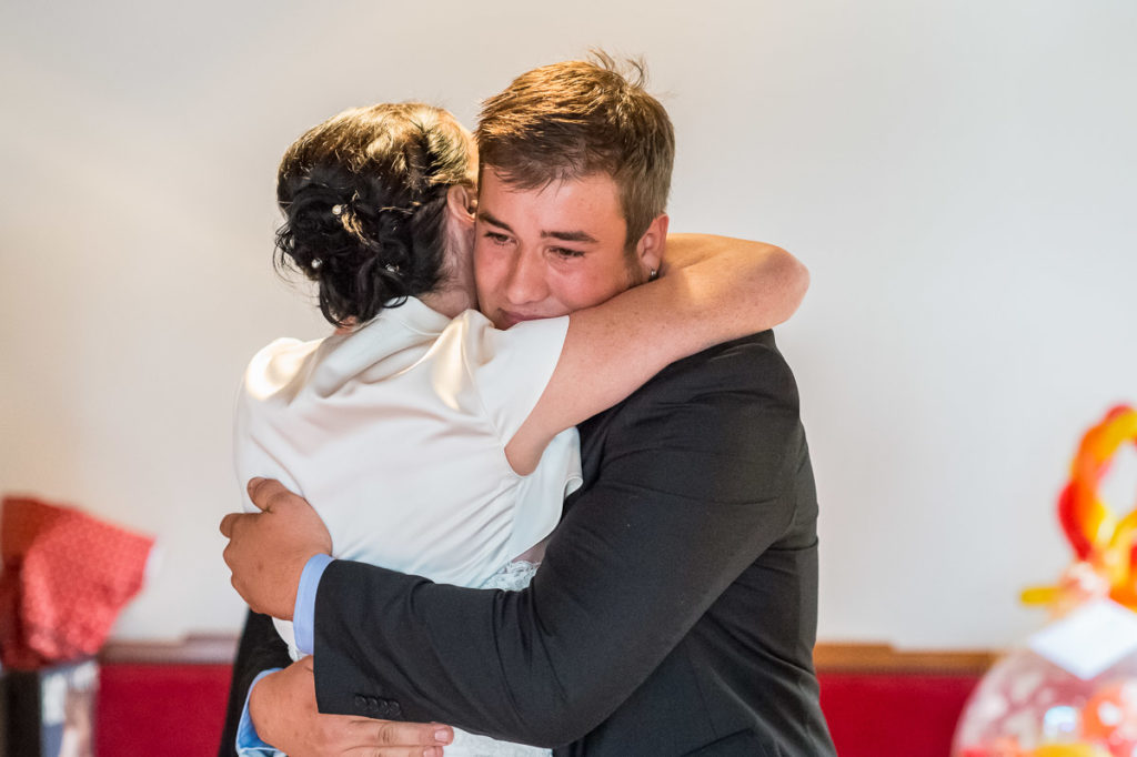Heiraten auf dem Landenberg Fotoshooting mit einem Brautpaar im Flüeli Ranft und einer Hochzeit im Landenberg - Hochzeitsfotograf Obwalden in Sarnen