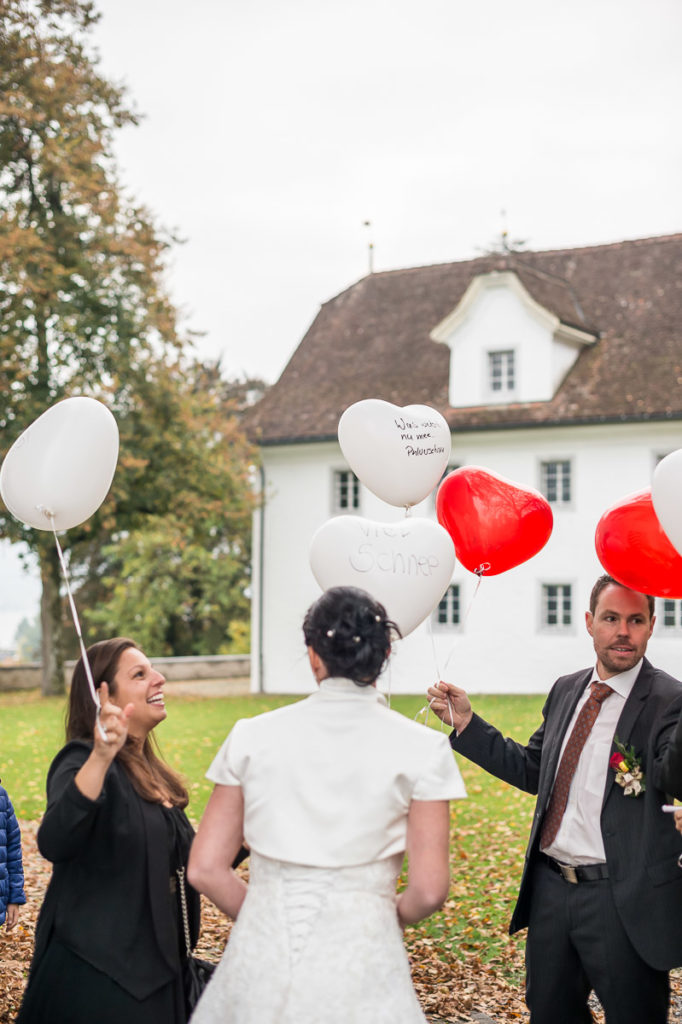 Heiraten auf dem Landenberg Fotoshooting mit einem Brautpaar im Flüeli Ranft und einer Hochzeit im Landenberg - Hochzeitsfotograf Obwalden in Sarnen