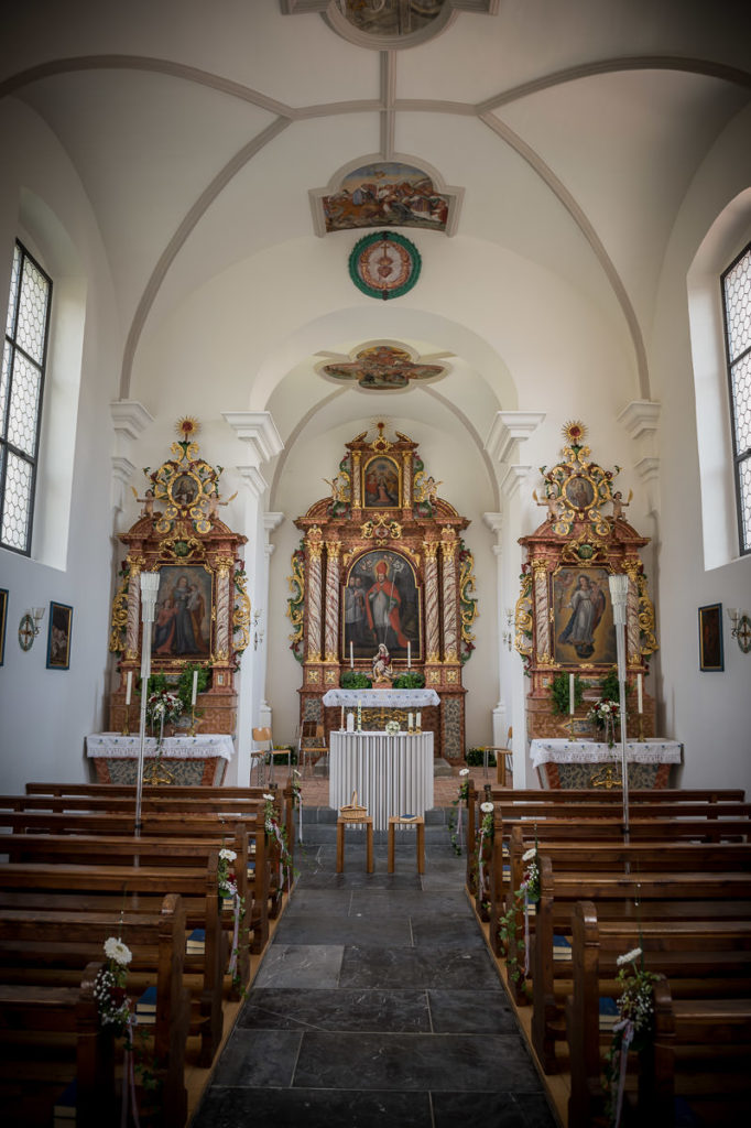 Heiraten in Alpnach Hochzeit in Obwalden, Kirchliche Trauung im Schoried in Alpnach. Alles begleitet vom Hochzeitsfotograf Obwalden fürs Brautpaar