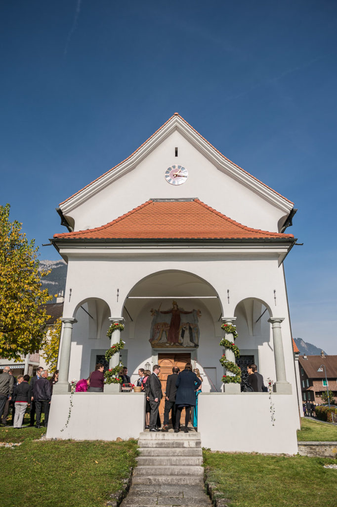 Heiraten in Alpnach Hochzeit in Obwalden, Kirchliche Trauung im Schoried in Alpnach. Alles begleitet vom Hochzeitsfotograf Obwalden fürs Brautpaar