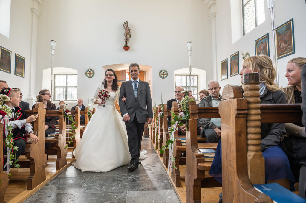 Heiraten in Alpnach Hochzeit in Obwalden, Kirchliche Trauung im Schoried in Alpnach. Alles begleitet vom Hochzeitsfotograf Obwalden fürs Brautpaar