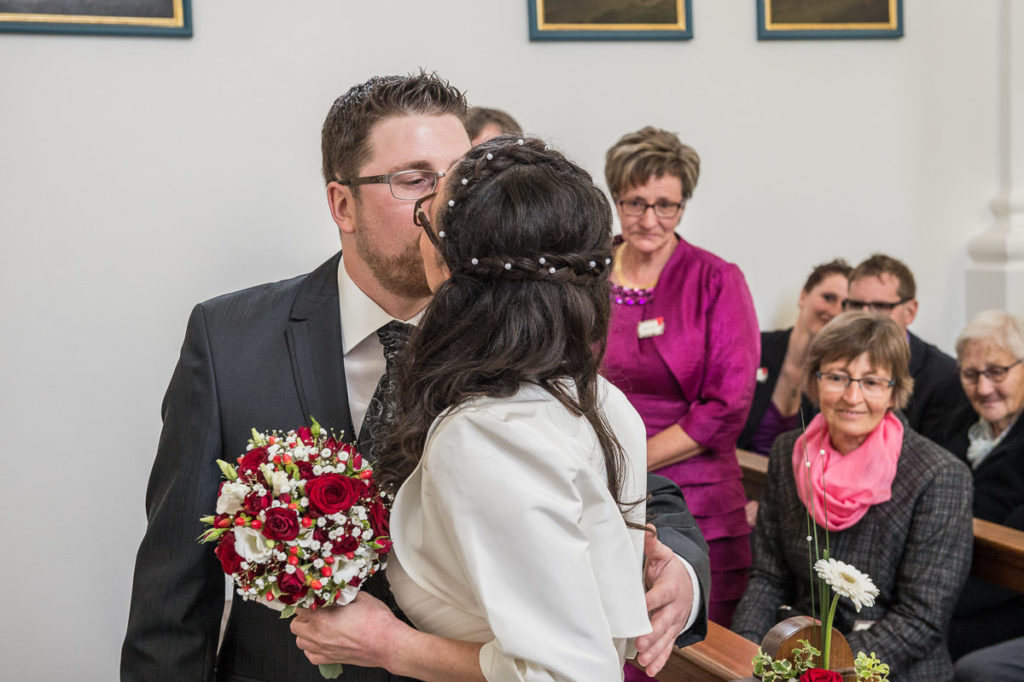 Heiraten in Alpnach Hochzeit in Obwalden, Kirchliche Trauung im Schoried in Alpnach. Alles begleitet vom Hochzeitsfotograf Obwalden fürs Brautpaar