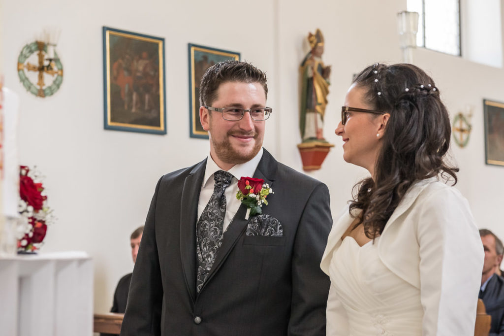 Heiraten in Alpnach Hochzeit in Obwalden, Kirchliche Trauung im Schoried in Alpnach. Alles begleitet vom Hochzeitsfotograf Obwalden fürs Brautpaar