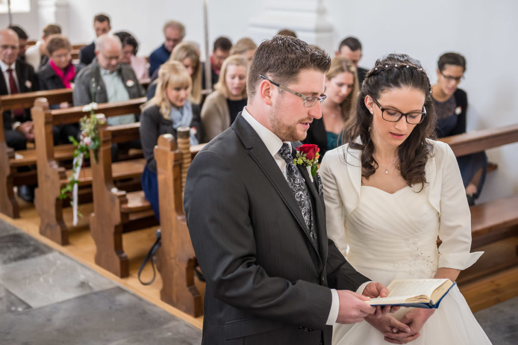 Heiraten in Alpnach Hochzeit in Obwalden, Kirchliche Trauung im Schoried in Alpnach. Alles begleitet vom Hochzeitsfotograf Obwalden fürs Brautpaar