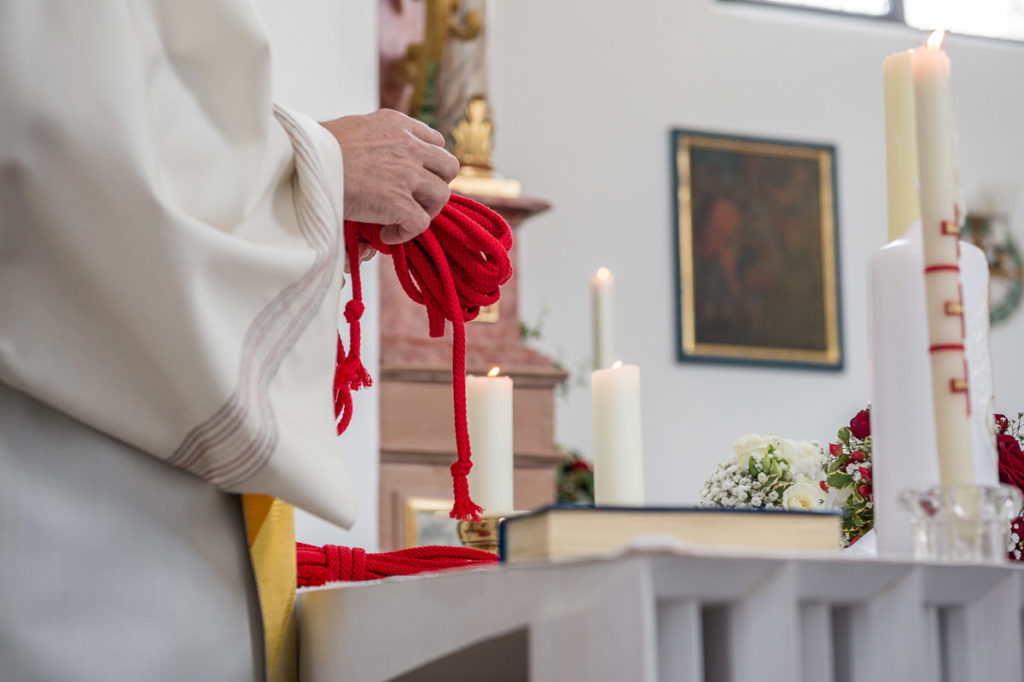 Heiraten in Alpnach Hochzeit in Obwalden, Kirchliche Trauung im Schoried in Alpnach. Alles begleitet vom Hochzeitsfotograf Obwalden fürs Brautpaar