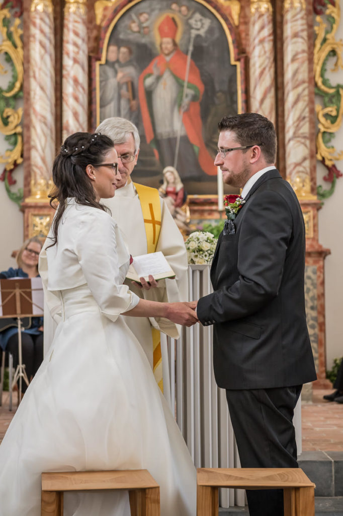 Heiraten in Alpnach Hochzeit in Obwalden, Kirchliche Trauung im Schoried in Alpnach. Alles begleitet vom Hochzeitsfotograf Obwalden fürs Brautpaar