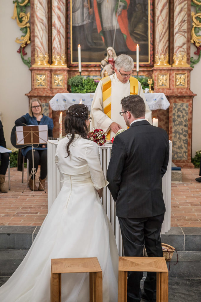 Heiraten in Alpnach Hochzeit in Obwalden, Kirchliche Trauung im Schoried in Alpnach. Alles begleitet vom Hochzeitsfotograf Obwalden fürs Brautpaar