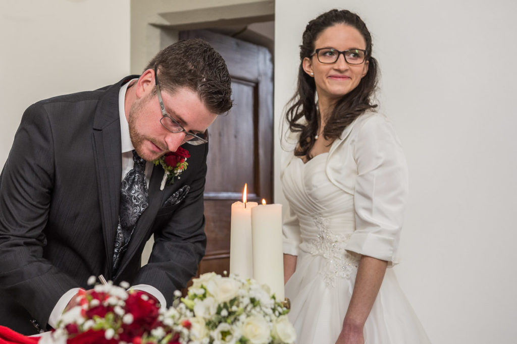 Heiraten in Alpnach Hochzeit in Obwalden, Kirchliche Trauung im Schoried in Alpnach. Alles begleitet vom Hochzeitsfotograf Obwalden fürs Brautpaar