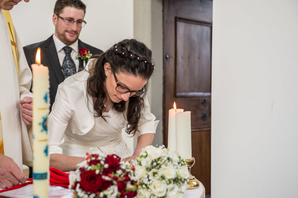 Heiraten in Alpnach Hochzeit in Obwalden, Kirchliche Trauung im Schoried in Alpnach. Alles begleitet vom Hochzeitsfotograf Obwalden fürs Brautpaar