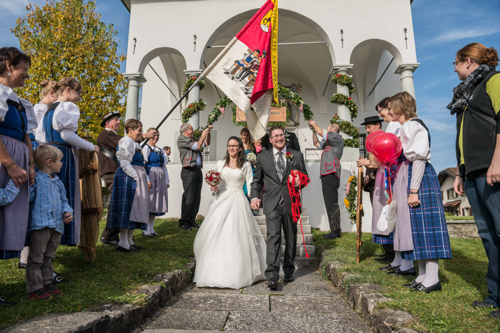 Heiraten in Alpnach Hochzeit in Obwalden, Kirchliche Trauung im Schoried in Alpnach. Alles begleitet vom Hochzeitsfotograf Obwalden fürs Brautpaar