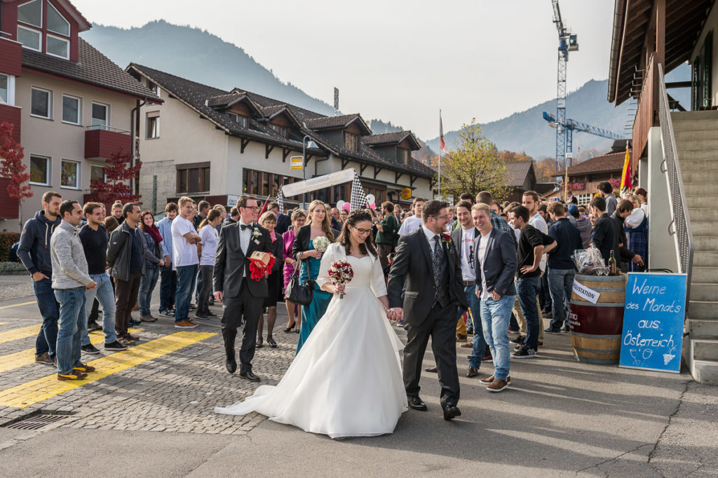 Heiraten in Alpnach Hochzeit in Obwalden, Kirchliche Trauung im Schoried in Alpnach. Alles begleitet vom Hochzeitsfotograf Obwalden fürs Brautpaar
