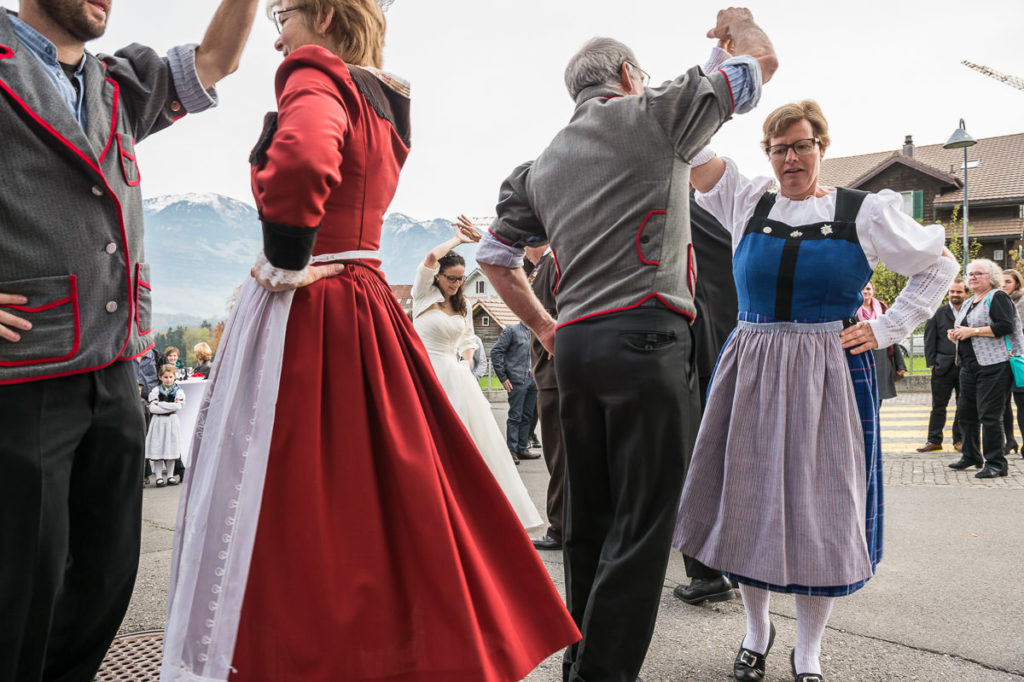 Heiraten in Alpnach Hochzeit in Obwalden, Kirchliche Trauung im Schoried in Alpnach. Alles begleitet vom Hochzeitsfotograf Obwalden fürs Brautpaar