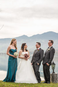 Hochzeit in Obwalden, Kirchliche Trauung im Schoried in Alpnach. Alles begleitet vom Hochzeitsfotograf Obwalden fürs Brautpaar