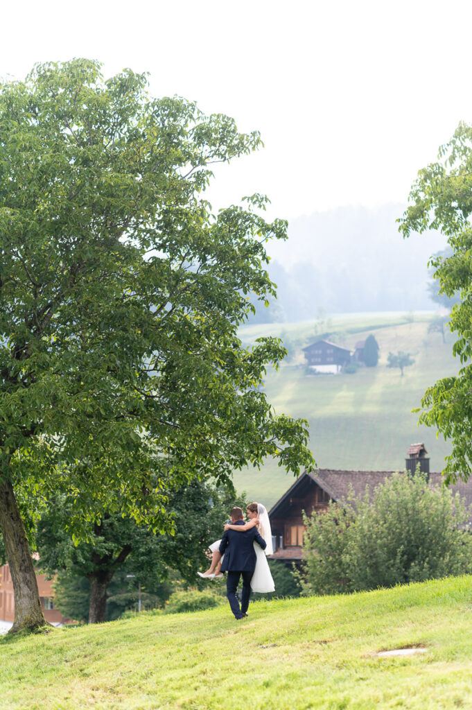 Hochzeit Mirjam&Christian Hochzeit auf dem Landenberg in Sarnen (Obwalden), Fotoshooting bei Ramersberg Kapelle.