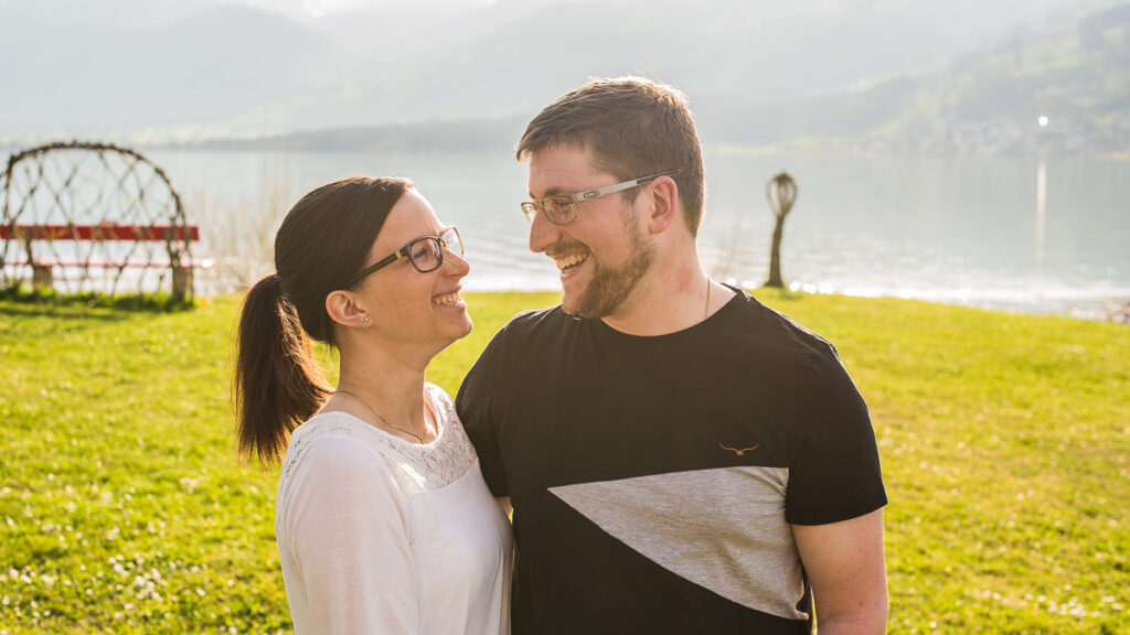 Engagement Session Obwalden Paarshooting Obwalden Fotoshooting am See in Sachseln