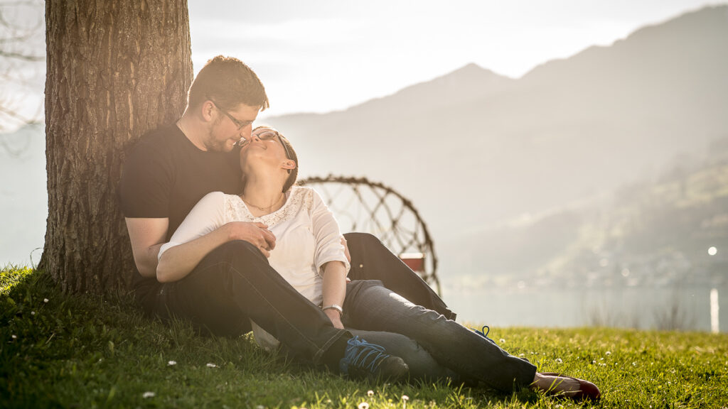 Engagement Session Obwalden Paarshooting Obwalden Fotoshooting am See in Sachseln