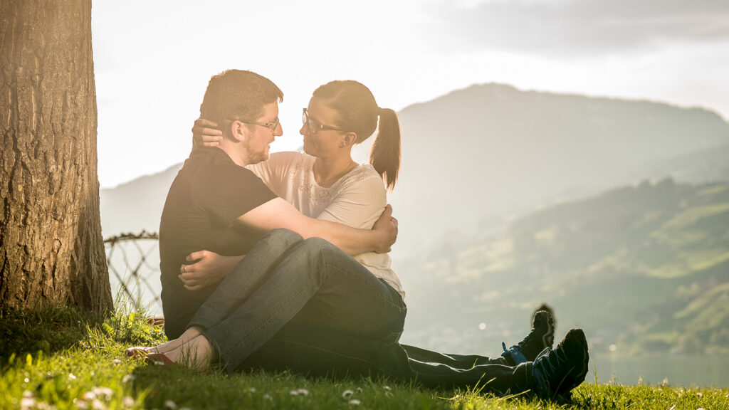 Engagement Session Obwalden Paarshooting Obwalden Fotoshooting am See in Sachseln