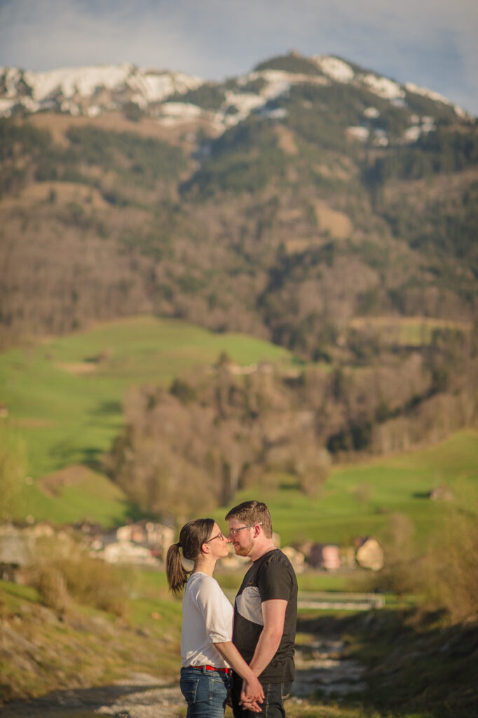 Engagement Session Obwalden Paarshooting Obwalden Fotoshooting am See in Sachseln
