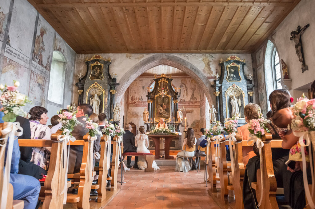 Hochzeitsfotograf Zentralschweiz Hochzeit St Jost Kapelle Nidwalden Hochzeitsfest Schloss Heidegg Gelfingen Hochzeitsfotograf Luzern Hochzeitsfotograf Nidwalden