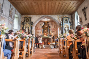 Hochzeit St Jost Kapelle Nidwalden Hochzeitsfest Schloss Heidegg Gelfingen Hochzeitsfotograf Luzern Hochzeitsfotograf Nidwalden