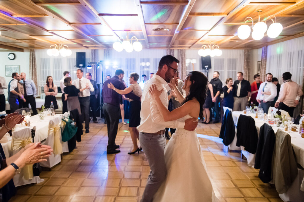 Trauung Kapelle intschi Hochzeitsapero Schattdorf Hochzeitsfest Hotel alpina unterschächen Hochzeitsfotograf Uri Hochzeitsfotograf Zentralschweiz