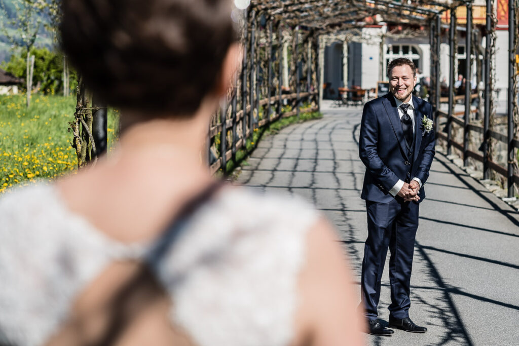 Trauung Pfarrkirche Alpnach Hochzeitsapero Schlosshof Alpnach Hochzeitsfest Paxmontana Flüeli Ranft Hochzeitsfotograf Obwalden Hochzeitsfotograf Zentralschweiz