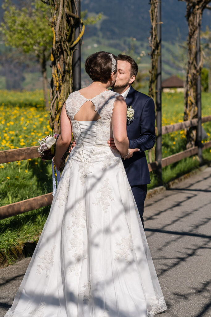 Trauung Pfarrkirche Alpnach Hochzeitsapero Schlosshof Alpnach Hochzeitsfest Paxmontana Flüeli Ranft Hochzeitsfotograf Obwalden Hochzeitsfotograf Zentralschweiz