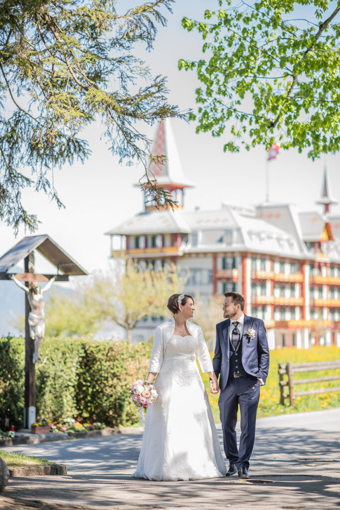 Trauung Pfarrkirche Alpnach Hochzeitsapero Schlosshof Alpnach Hochzeitsfest Paxmontana Flüeli Ranft Hochzeitsfotograf Obwalden Hochzeitsfotograf Zentralschweiz