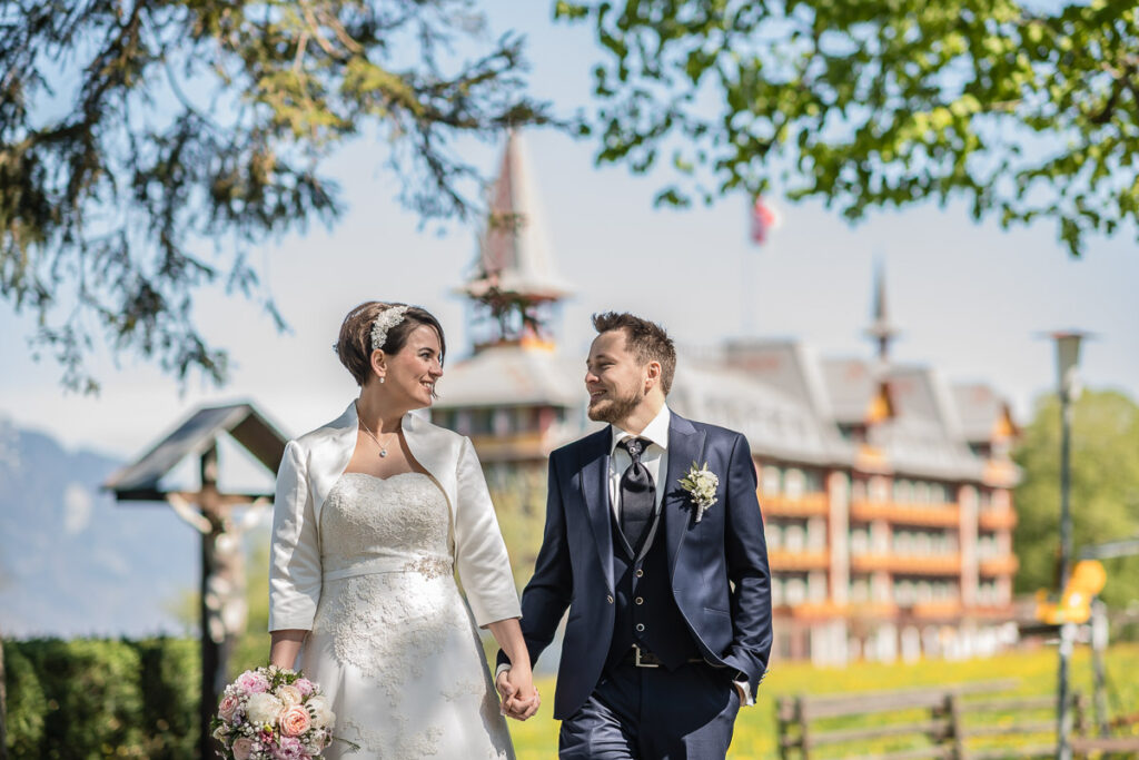 Trauung Pfarrkirche Alpnach Hochzeitsapero Schlosshof Alpnach Hochzeitsfest Paxmontana Flüeli Ranft Hochzeitsfotograf Obwalden Hochzeitsfotograf Zentralschweiz