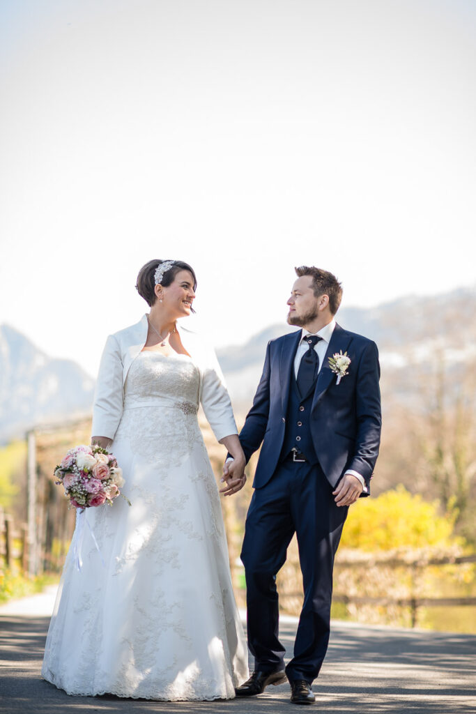 Trauung Pfarrkirche Alpnach Hochzeitsapero Schlosshof Alpnach Hochzeitsfest Paxmontana Flüeli Ranft Hochzeitsfotograf Obwalden Hochzeitsfotograf Zentralschweiz
