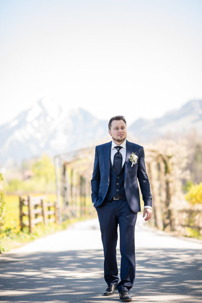 Trauung Pfarrkirche Alpnach Hochzeitsapero Schlosshof Alpnach Hochzeitsfest Paxmontana Flüeli Ranft Hochzeitsfotograf Obwalden Hochzeitsfotograf Zentralschweiz