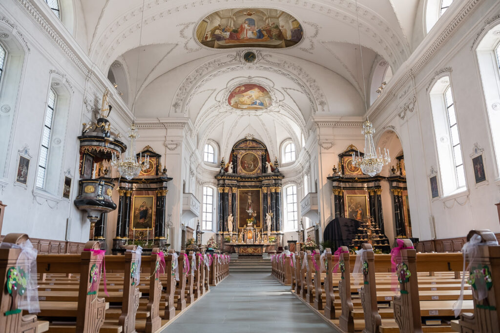 Trauung Pfarrkirche Alpnach Hochzeitsapero Schlosshof Alpnach Hochzeitsfest Paxmontana Flüeli Ranft Hochzeitsfotograf Obwalden Hochzeitsfotograf Zentralschweiz