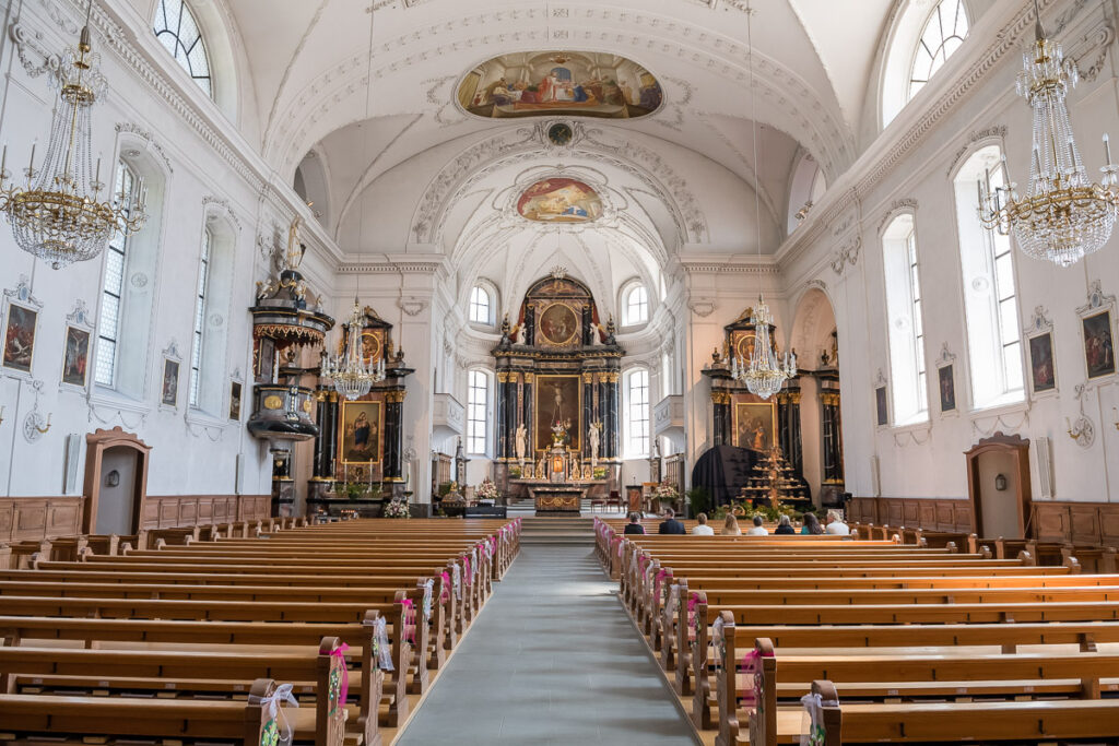 Trauung Pfarrkirche Alpnach Hochzeitsapero Schlosshof Alpnach Hochzeitsfest Paxmontana Flüeli Ranft Hochzeitsfotograf Obwalden Hochzeitsfotograf Zentralschweiz