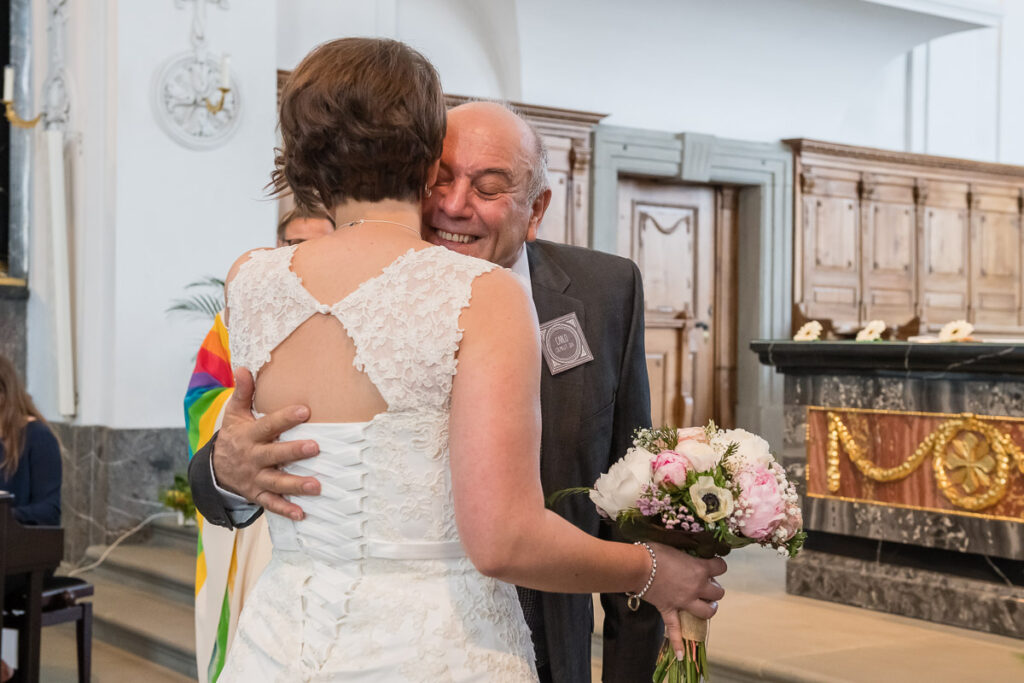 Trauung Pfarrkirche Alpnach Hochzeitsapero Schlosshof Alpnach Hochzeitsfest Paxmontana Flüeli Ranft Hochzeitsfotograf Obwalden Hochzeitsfotograf Zentralschweiz