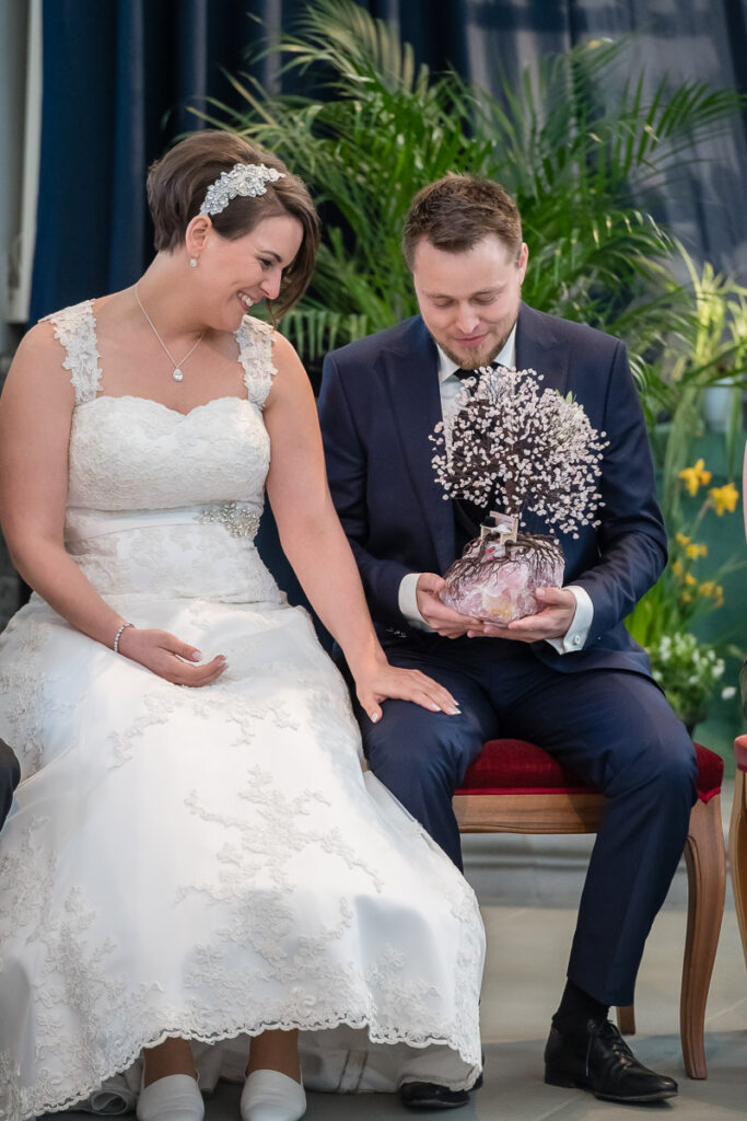Trauung Pfarrkirche Alpnach Hochzeitsapero Schlosshof Alpnach Hochzeitsfest Paxmontana Flüeli Ranft Hochzeitsfotograf Obwalden Hochzeitsfotograf Zentralschweiz