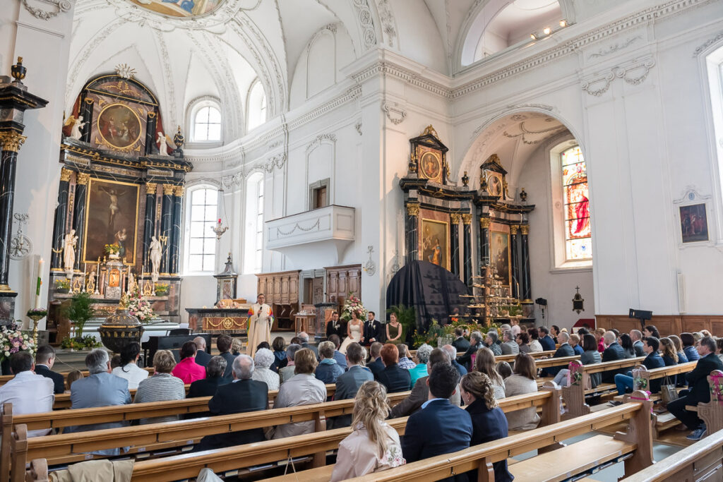 Trauung Pfarrkirche Alpnach Hochzeitsapero Schlosshof Alpnach Hochzeitsfest Paxmontana Flüeli Ranft Hochzeitsfotograf Obwalden Hochzeitsfotograf Zentralschweiz